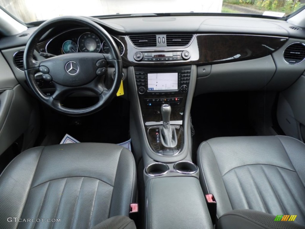 2007 Mercedes-Benz CLS 550 Ash Grey Dashboard Photo #93419792