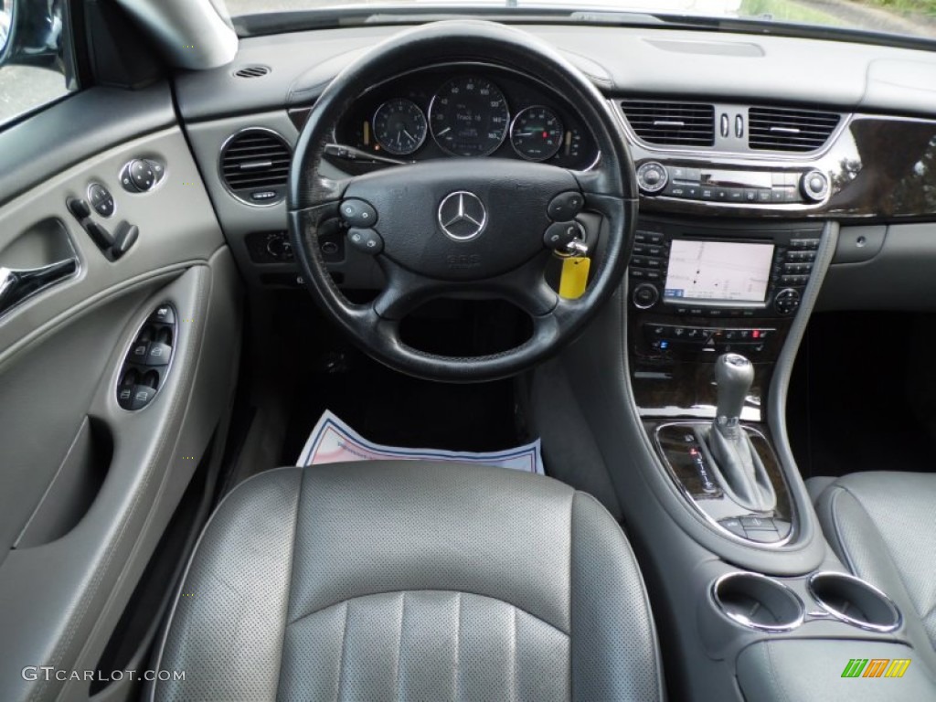 2007 Mercedes-Benz CLS 550 Ash Grey Dashboard Photo #93420185