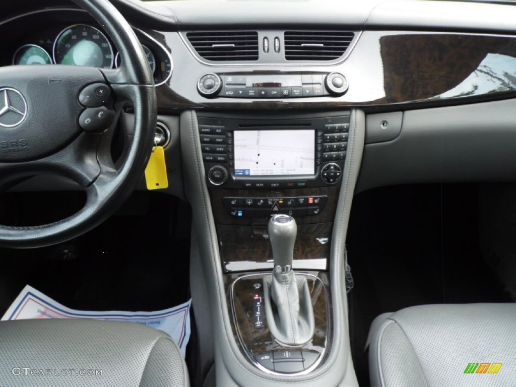 2007 Mercedes-Benz CLS 550 Ash Grey Dashboard Photo #93420205