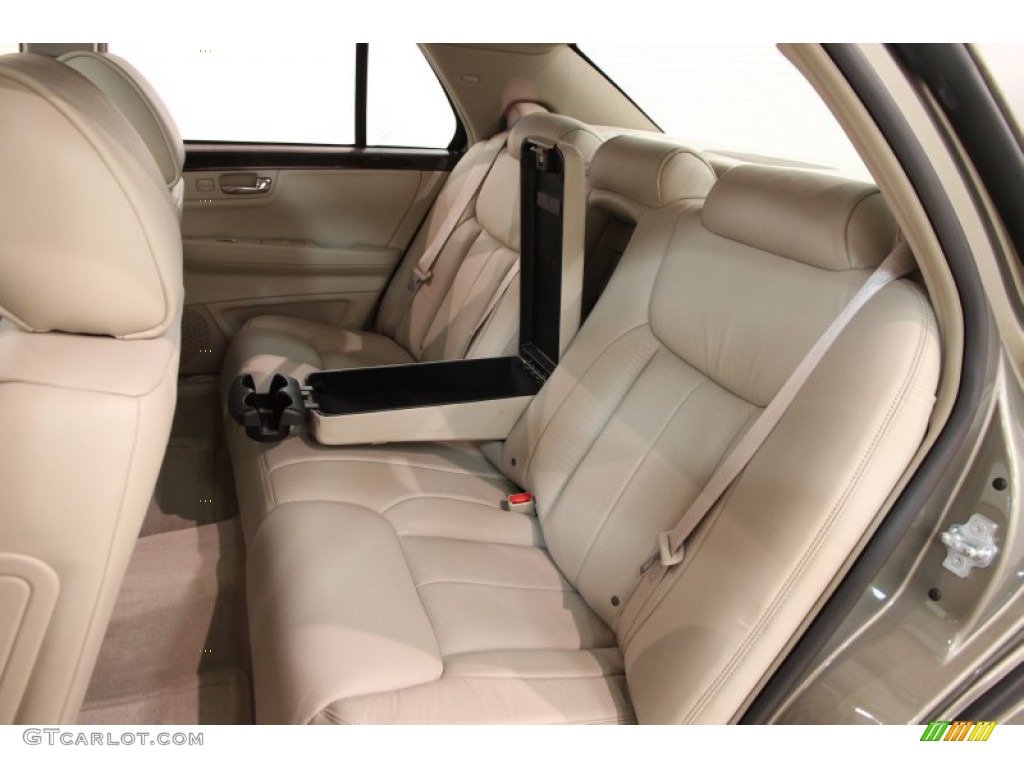 2010 Cadillac DTS Luxury Rear Seat Photos