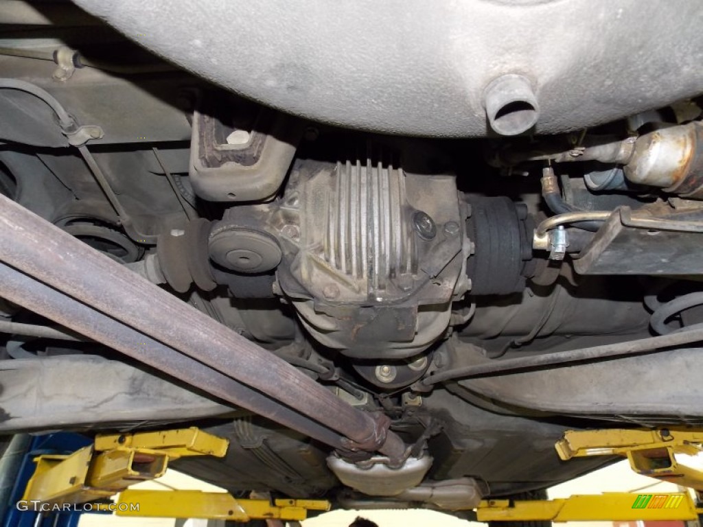 1988 Mercedes-Benz SL Class 560 SL Roadster Undercarriage Photo #93428524