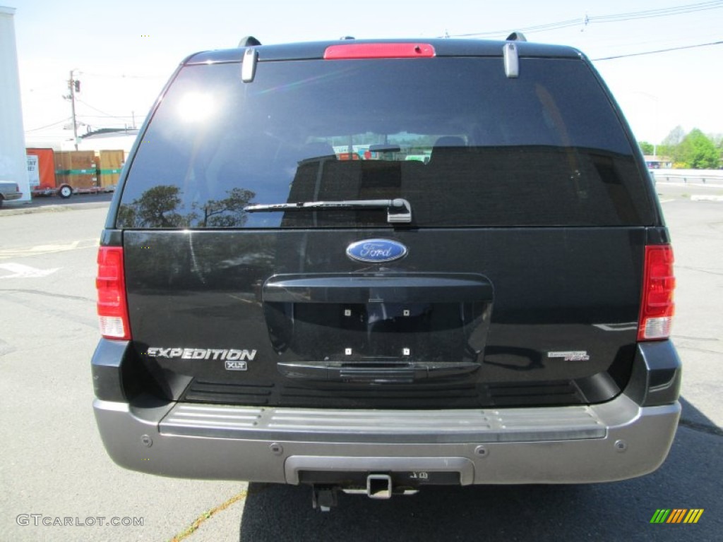 2005 Expedition XLT 4x4 - Black Clearcoat / Medium Flint Grey photo #6