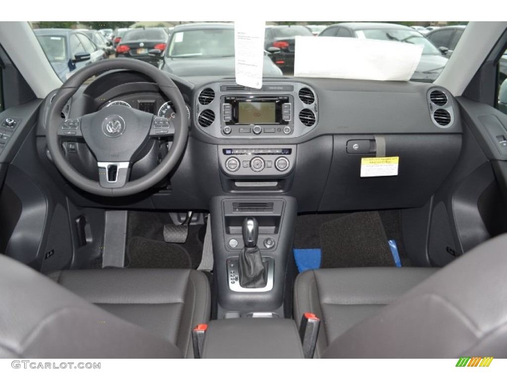 2014 Volkswagen Tiguan SEL 4Motion Black Dashboard Photo #93438740