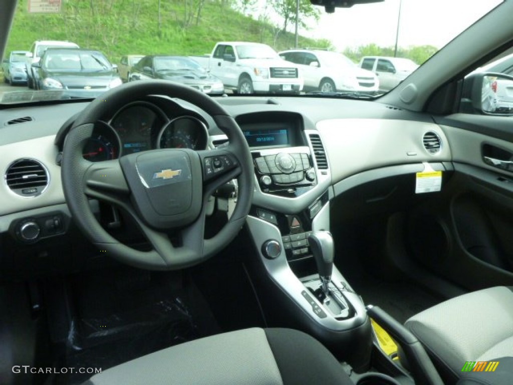2014 Cruze LS - Atlantis Blue Metallic / Jet Black/Medium Titanium photo #12