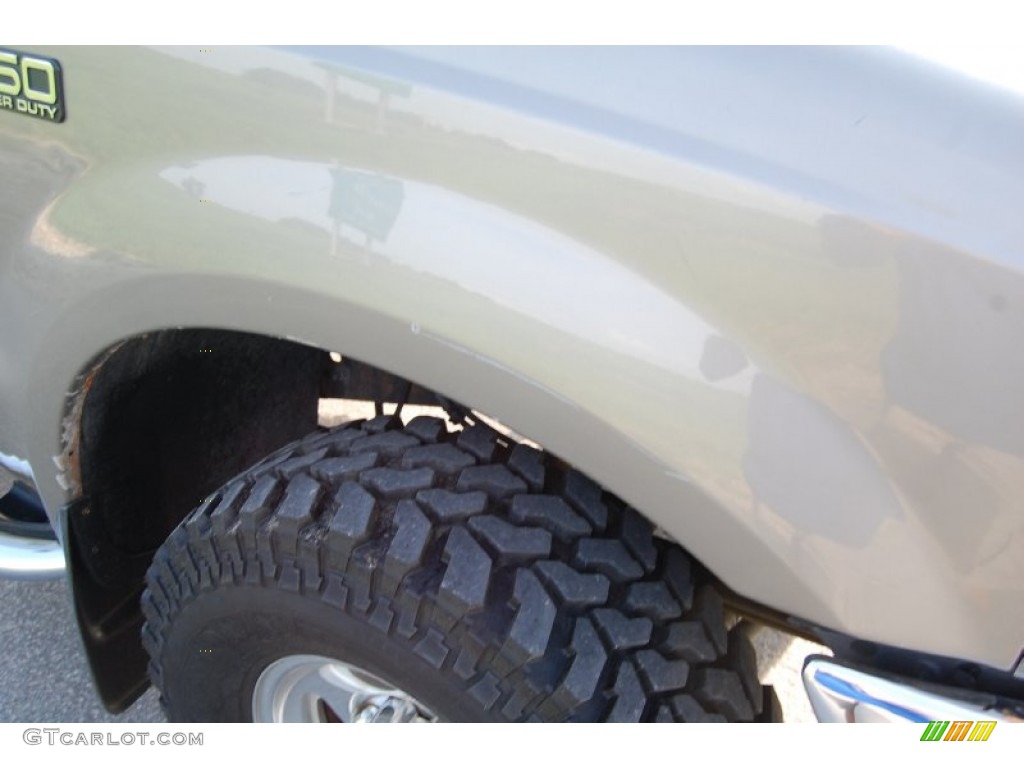 2002 F350 Super Duty Lariat Crew Cab 4x4 - Arizona Beige Metallic / Medium Parchment photo #28