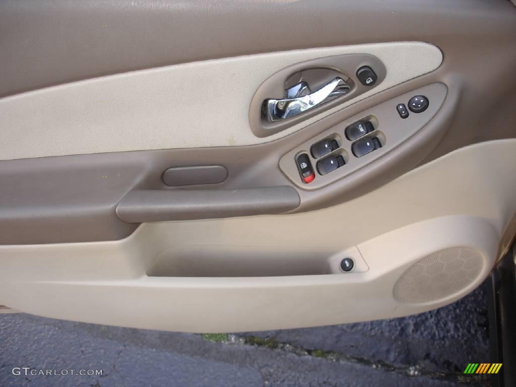 2005 Malibu Sedan - Light Driftwood Metallic / Neutral Beige photo #7