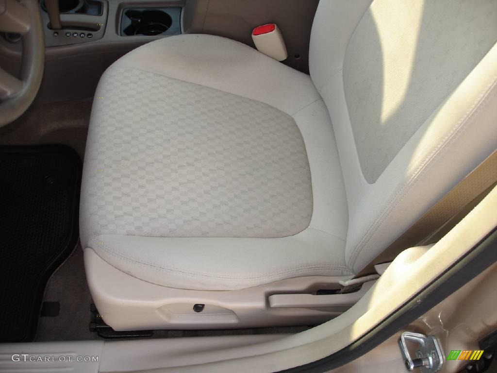 2005 Malibu Sedan - Light Driftwood Metallic / Neutral Beige photo #8