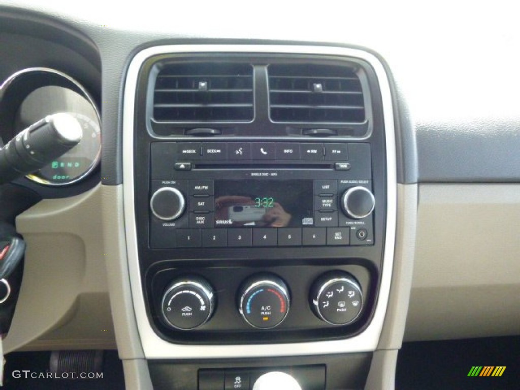 2011 Caliber Mainstreet - Bright White / Dark Slate/Medium Graystone photo #16