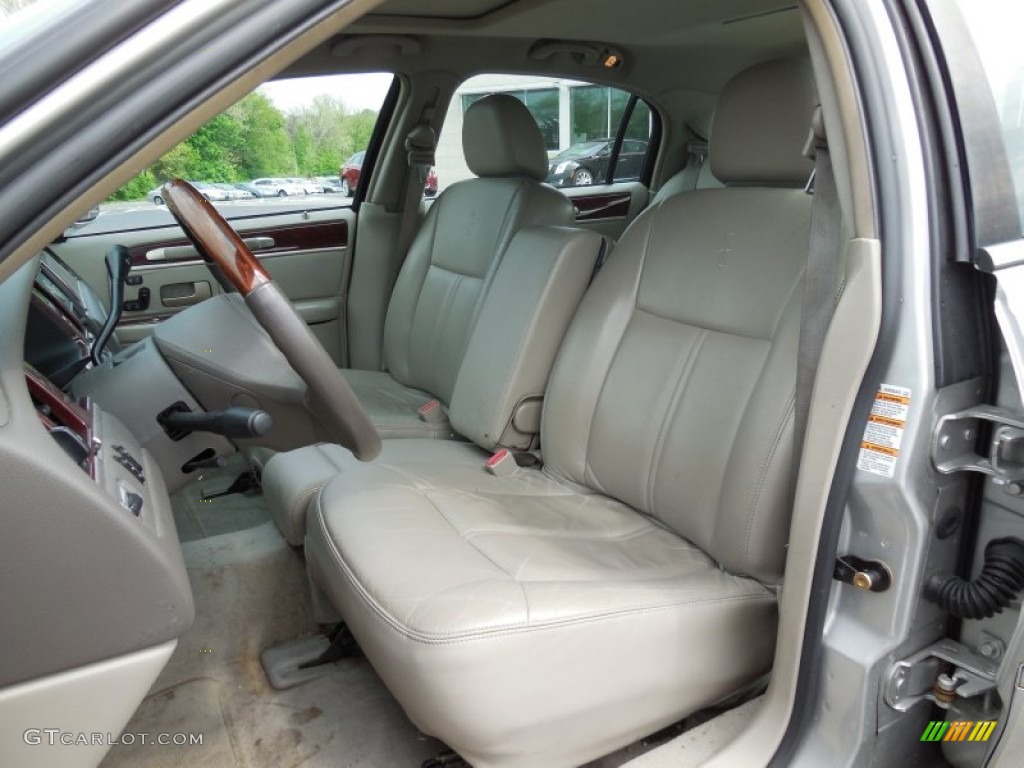 2004 Lincoln Town Car Ultimate Front Seat Photo #93471430