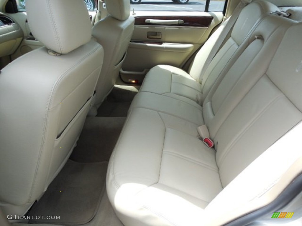 2009 Town Car Signature Limited - Light French Silk Metallic / Light Camel photo #5