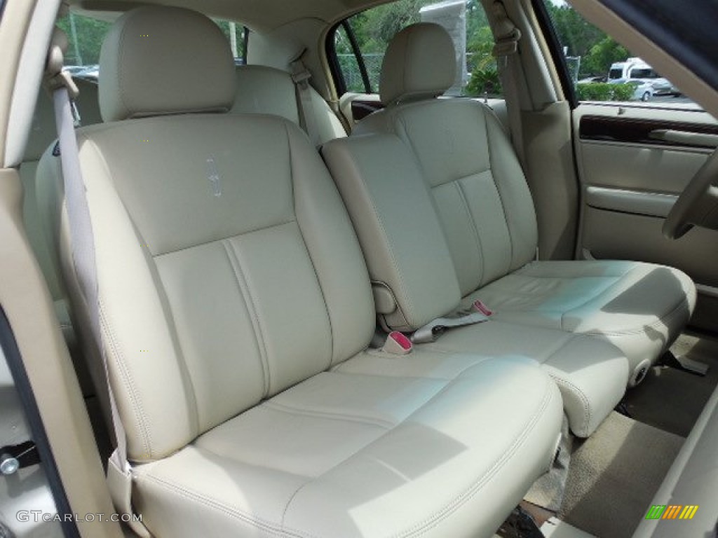 2009 Town Car Signature Limited - Light French Silk Metallic / Light Camel photo #12