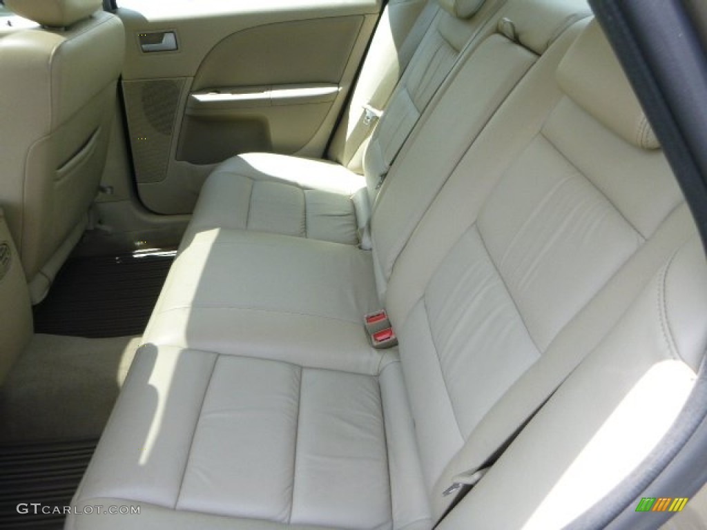 2005 Five Hundred Limited AWD - Pueblo Gold Metallic / Pebble Beige photo #17