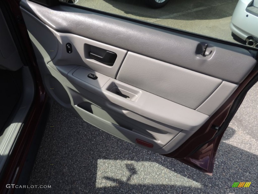 2005 Ford Taurus SE Door Panel Photos