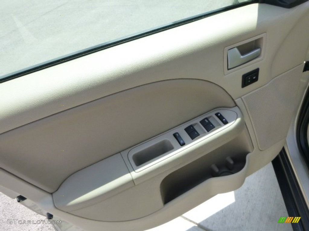 2005 Five Hundred Limited AWD - Pueblo Gold Metallic / Pebble Beige photo #19
