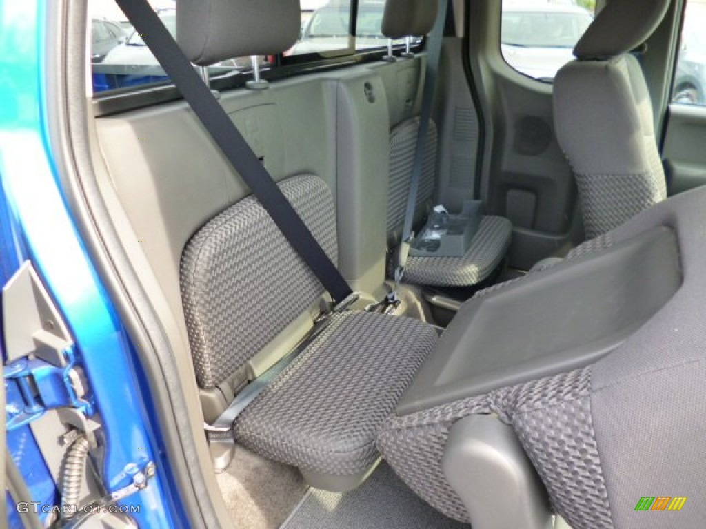 2014 Nissan Frontier SV King Cab 4x4 Rear Seat Photos