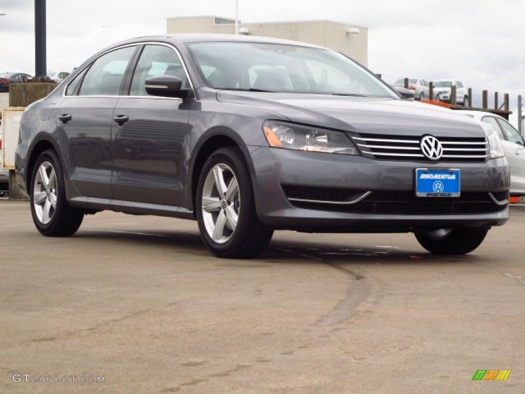 2014 Passat 1.8T SE - Platinum Gray Metallic / Titan Black photo #1