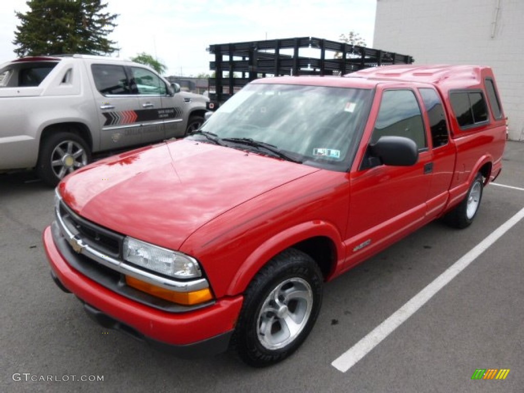 Victory Red 2003 Chevrolet S10 LS Extended Cab Exterior Photo #93497228