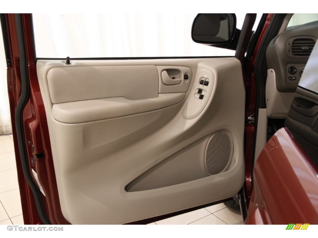 2007 Town & Country Touring - Cognac Crystal Pearl / Dark Khaki/Light Graystone photo #4