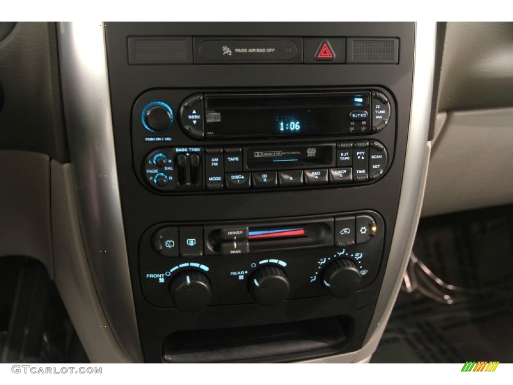 2007 Chrysler Town & Country Touring Controls Photo #93498509