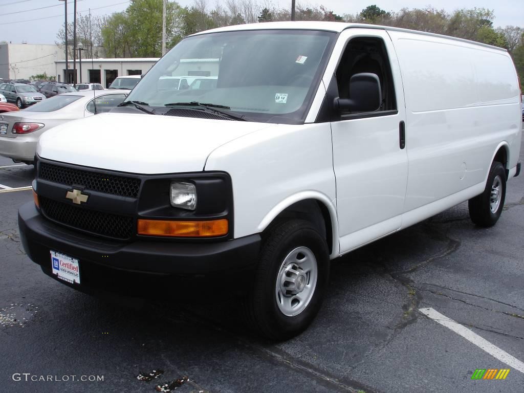 Summit White Chevrolet Express