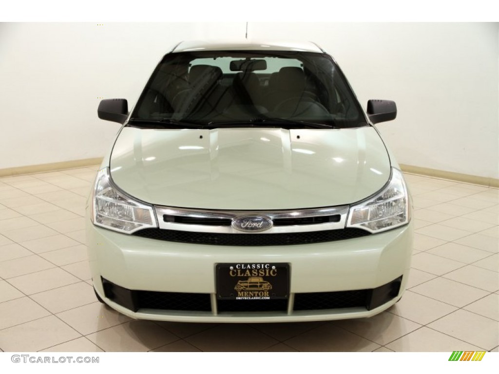 2010 Focus SE Sedan - Natural Neutral Metallic / Charcoal Black photo #2