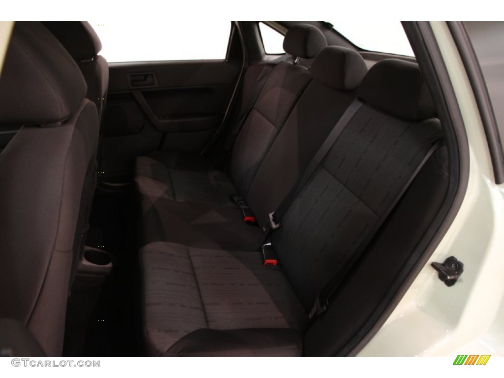 2010 Focus SE Sedan - Natural Neutral Metallic / Charcoal Black photo #14