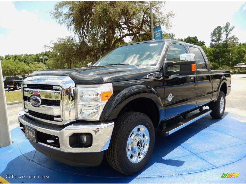 2015 F250 Super Duty XLT Crew Cab 4x4 - Tuxedo Black / Adobe photo #1