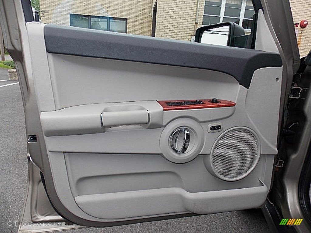 2006 jeep on sale commander door panel