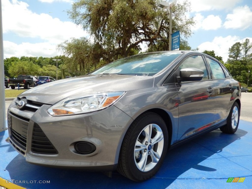 2014 Focus SE Sedan - Sterling Gray / Charcoal Black photo #1