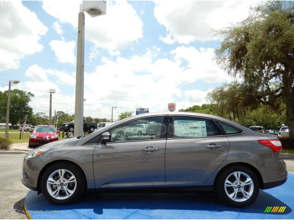 2014 Focus SE Sedan - Sterling Gray / Charcoal Black photo #2