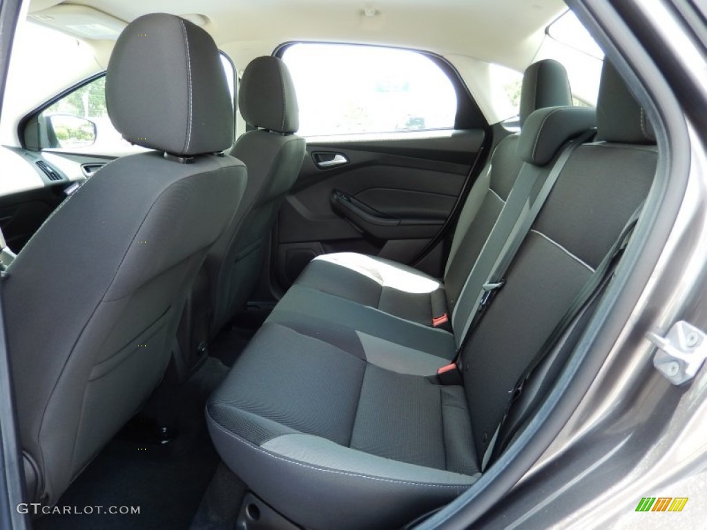 2014 Focus SE Sedan - Sterling Gray / Charcoal Black photo #7