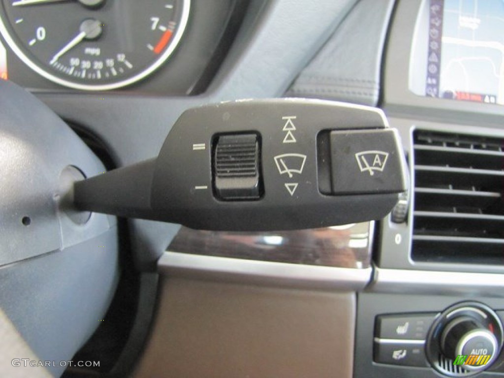 2010 BMW X5 xDrive30i Controls Photo #93518177