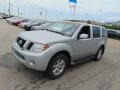 Silver Lightning - Pathfinder SE 4x4 Photo No. 5