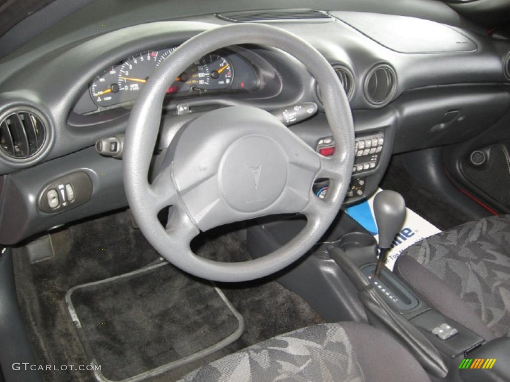 2003 Sunfire  - Victory Red / Graphite photo #6