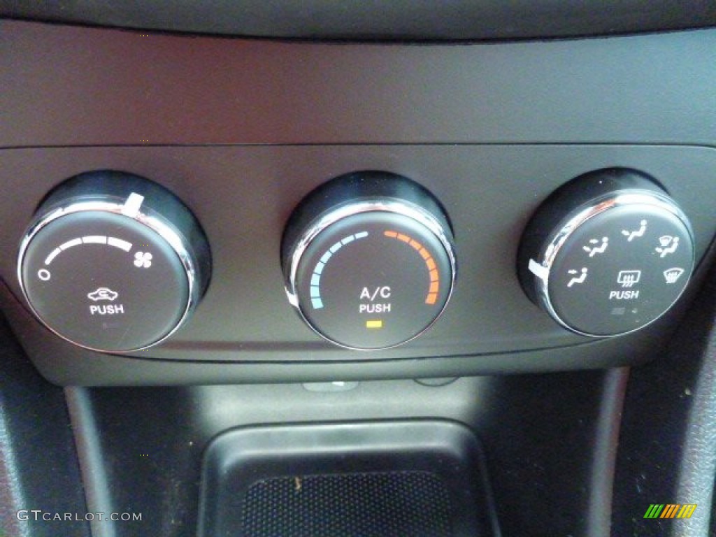 2014 Avenger SE - Bright White / Black photo #19