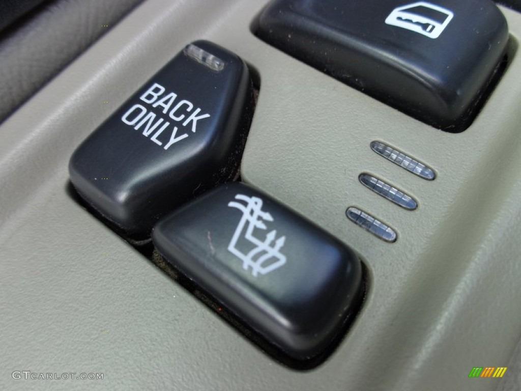 2004 GMC Envoy SLT 4x4 Controls Photo #93537568
