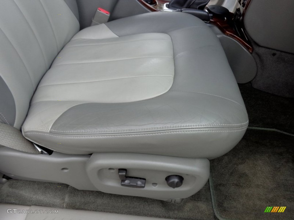 2004 GMC Envoy SLT 4x4 Front Seat Photo #93537919