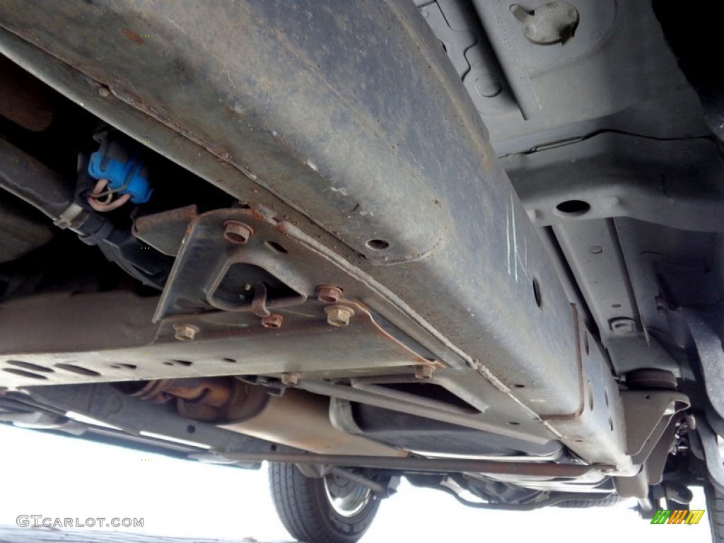 2004 GMC Envoy SLT 4x4 Undercarriage Photo #93538723