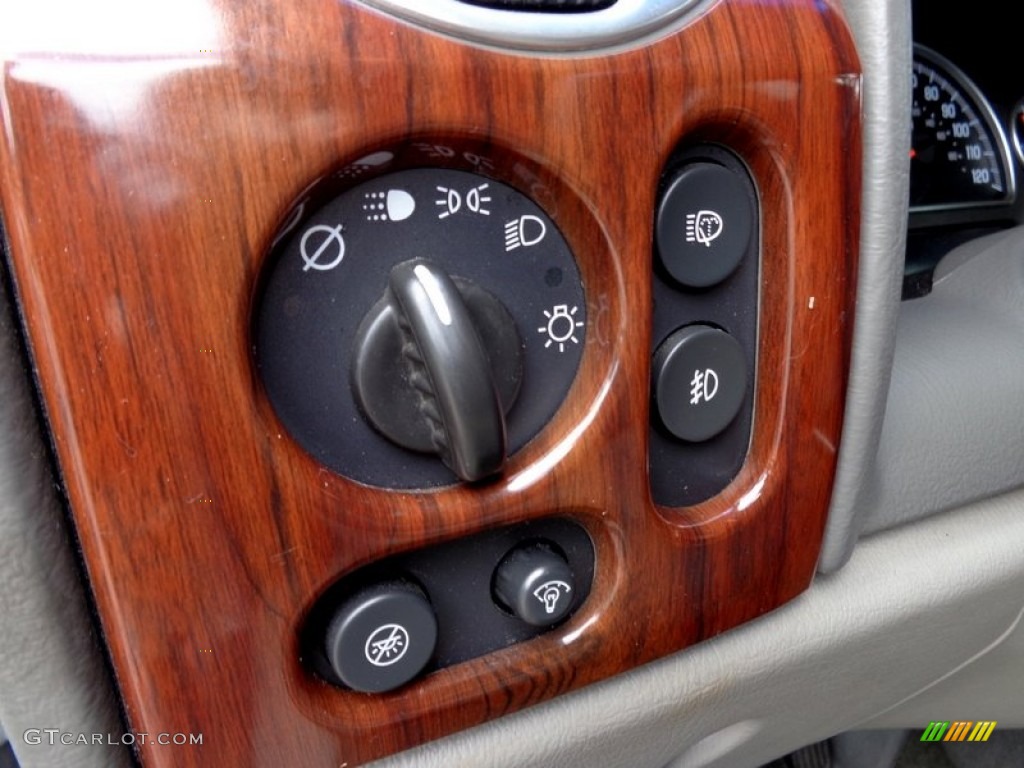 2004 GMC Envoy SLT 4x4 Controls Photo #93538744