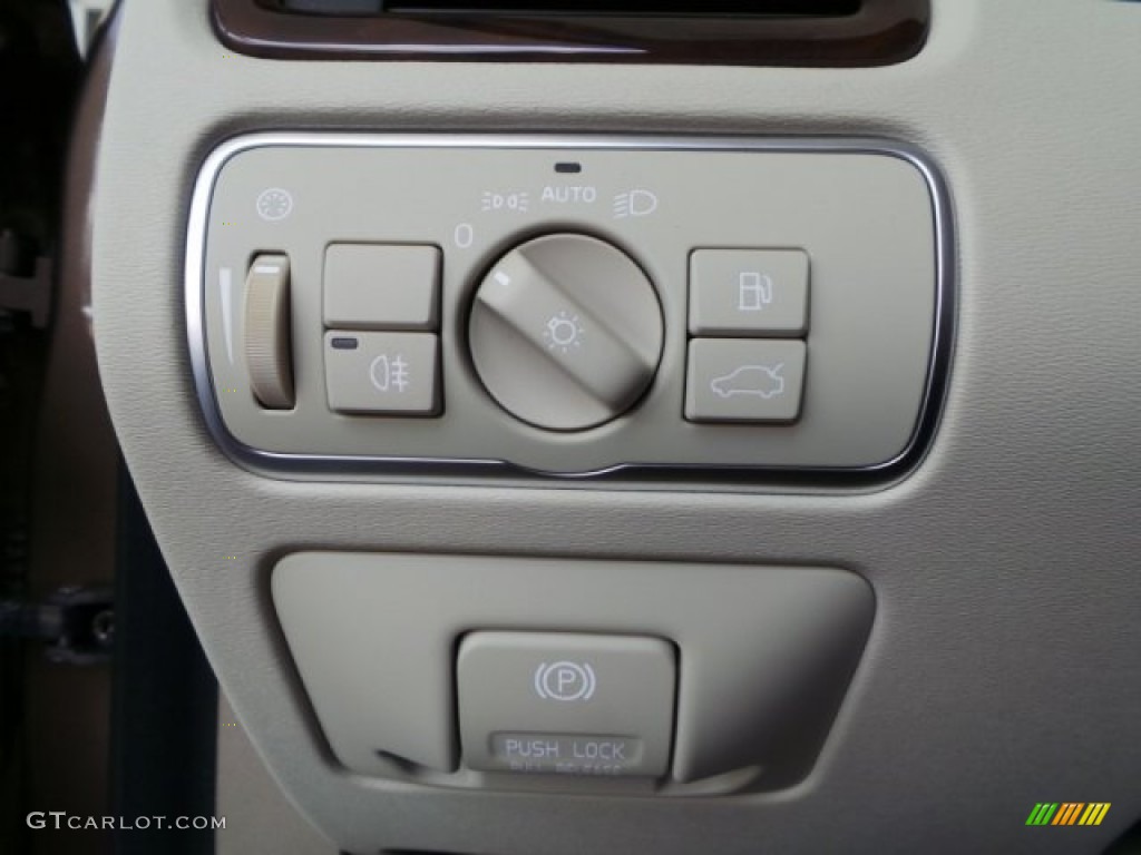 2015 Volvo XC70 T5 Drive-E Controls Photo #93550246