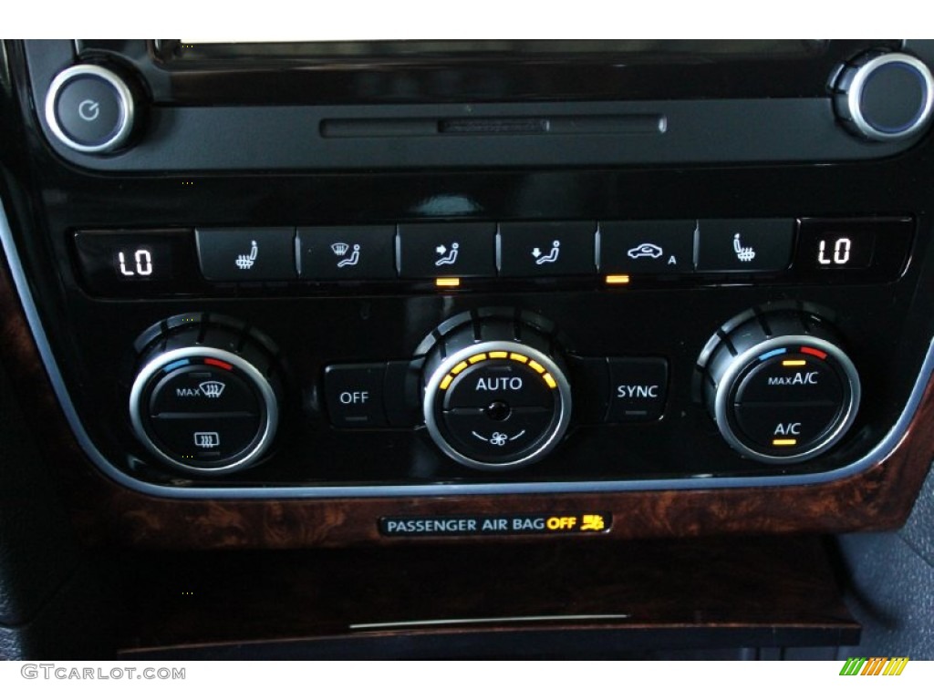 2013 Volkswagen Passat 2.5L SEL Controls Photo #93551863
