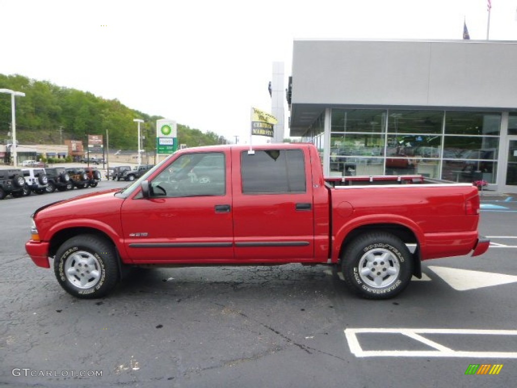 2003 S10 LS Crew Cab 4x4 - Victory Red / Graphite photo #2