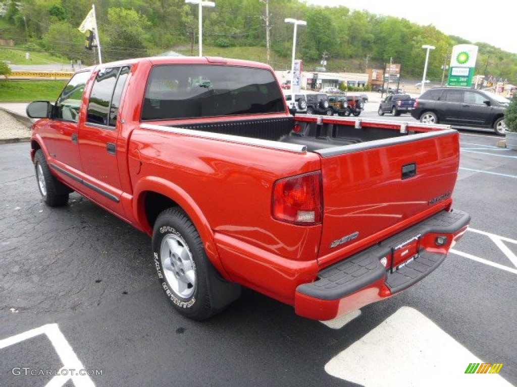 2003 S10 LS Crew Cab 4x4 - Victory Red / Graphite photo #3