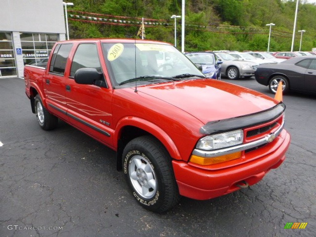 2003 S10 LS Crew Cab 4x4 - Victory Red / Graphite photo #7