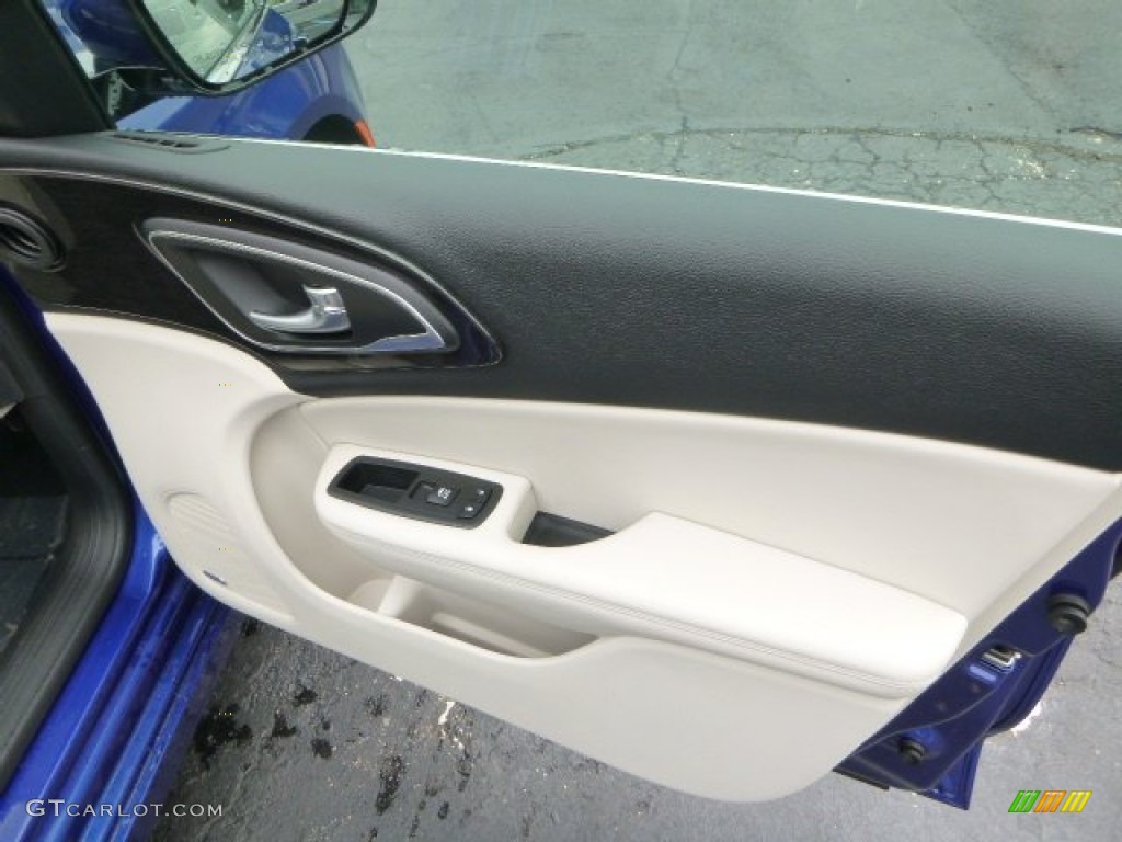 2015 Chrysler 200 C Black/Linen Door Panel Photo #93572523