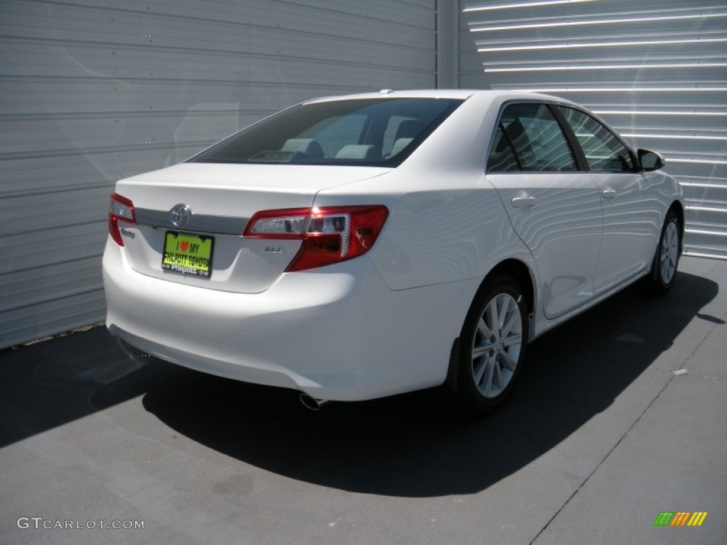 2014 Camry XLE - Super White / Ash photo #5