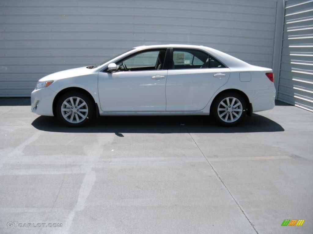 2014 Camry XLE - Super White / Ash photo #7