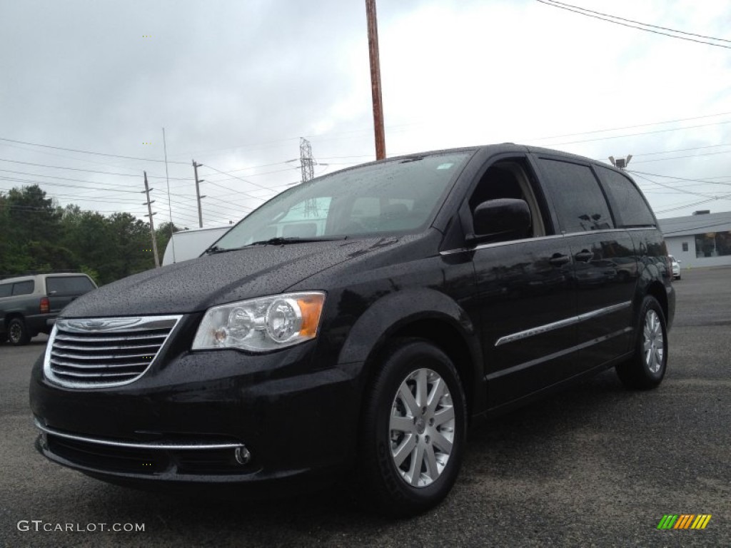 2014 Town & Country Touring - Brilliant Black Crystal Pearl / Black/Light Graystone photo #1