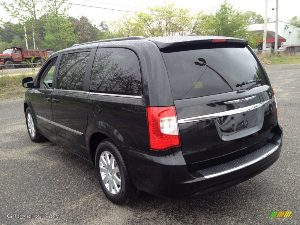 2014 Town & Country Touring - Brilliant Black Crystal Pearl / Black/Light Graystone photo #4