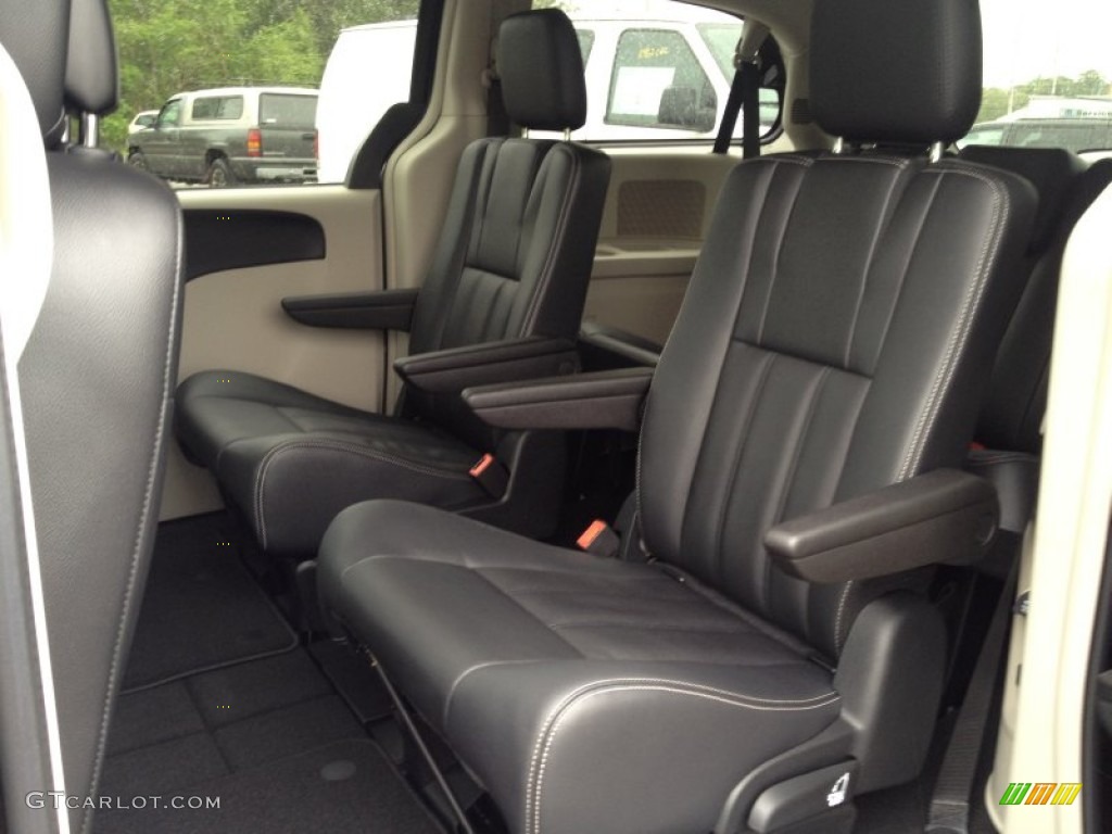 2014 Town & Country Touring - Brilliant Black Crystal Pearl / Black/Light Graystone photo #6